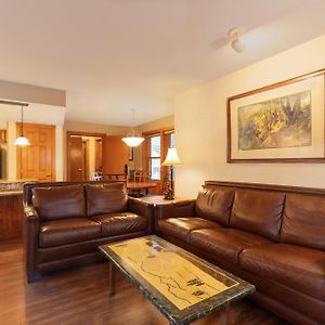 One Bedroom Deluxe King Bed Villa